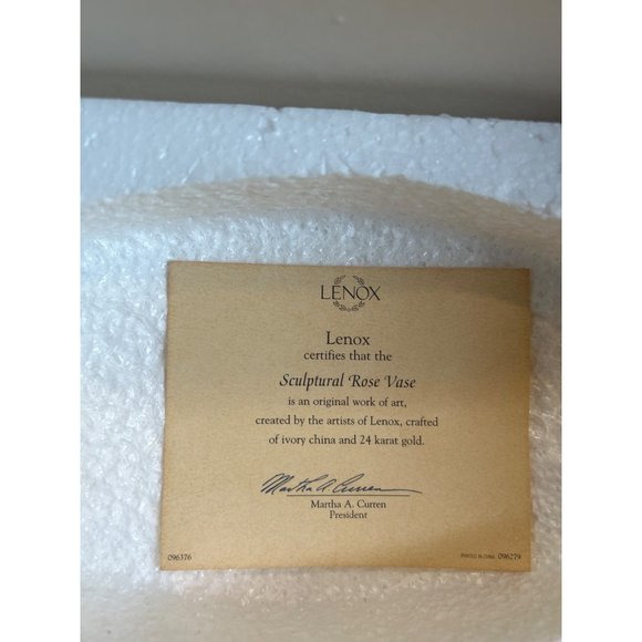 Lenox Ivory China Sculptural Rose Vase, 24 Karat Gold Trim - Picture 6 of 10